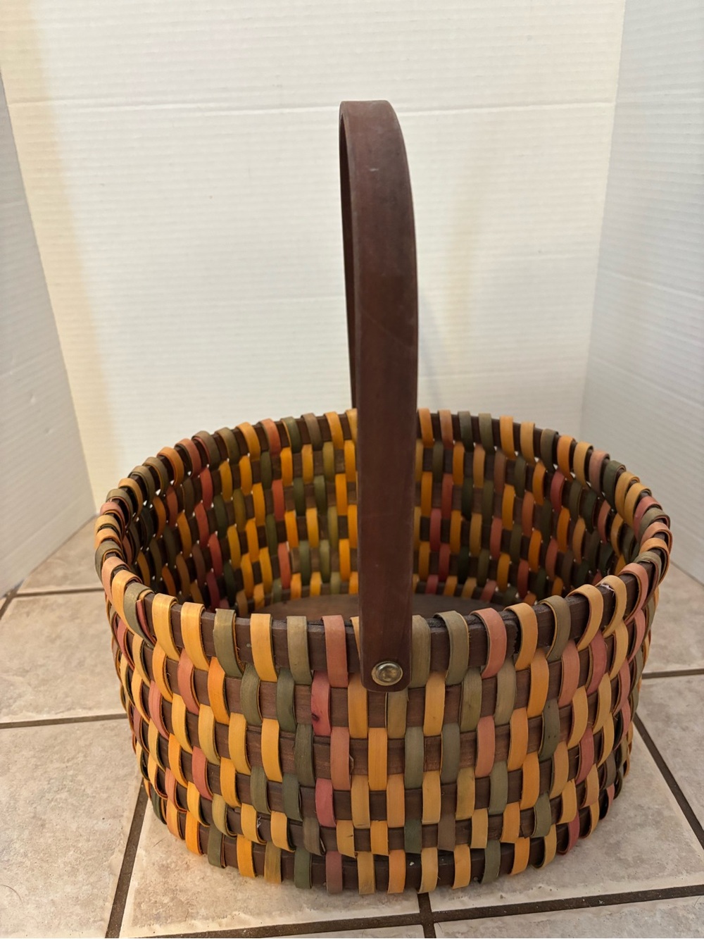 Basket with Fall Colors the Handle that moves side to side pre-owned